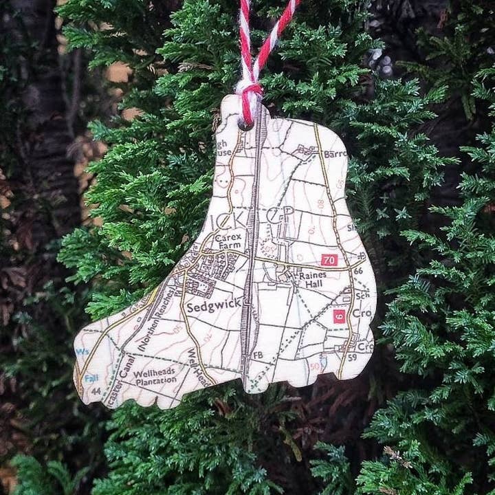 Décoration de chaussure de randonnée personnalisée, cadeau Os Maps Trail pour la vente par Go Your Own Way Apparel