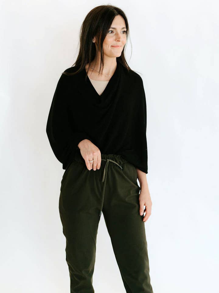 Housse d'allaitement noire pour la vente par Toci Mom