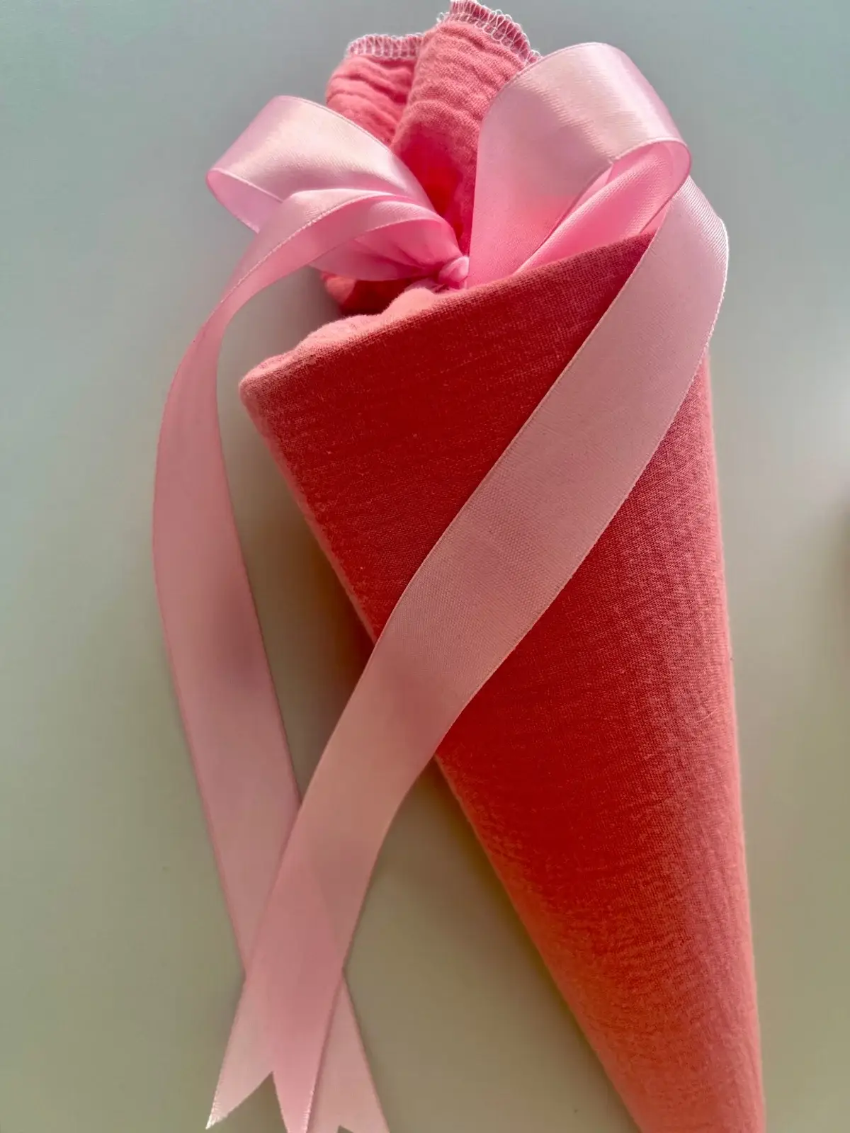 Küstenfieber® - Vente Sachet cadeau/boîte cadeau pour invités - Cône d'école en mousseline rose – fait main – 35 cm / 70 cm4