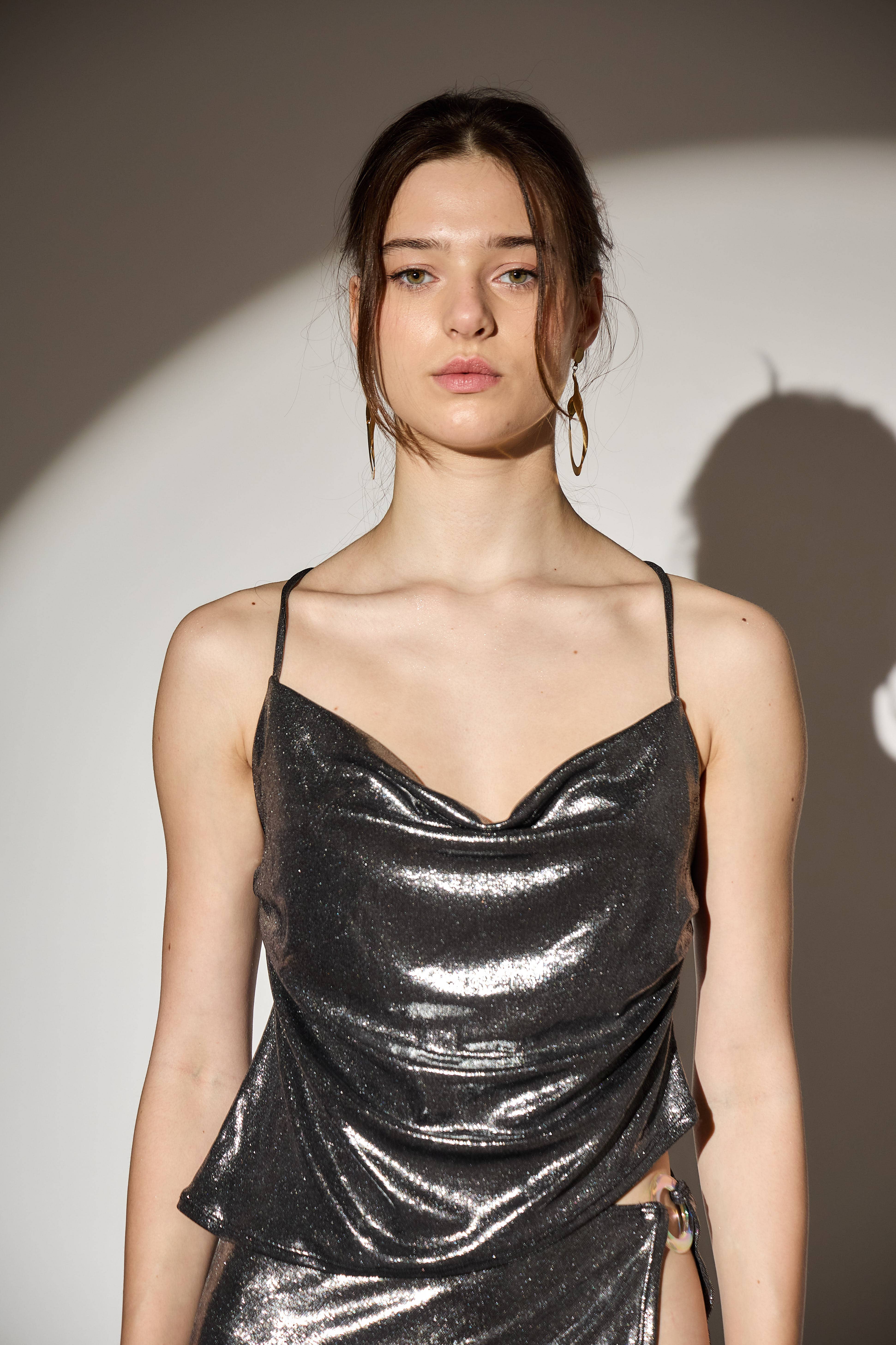 Noir Haut à encolure bénitier drapé scintillant - L'Abîme en vente sur Faire0