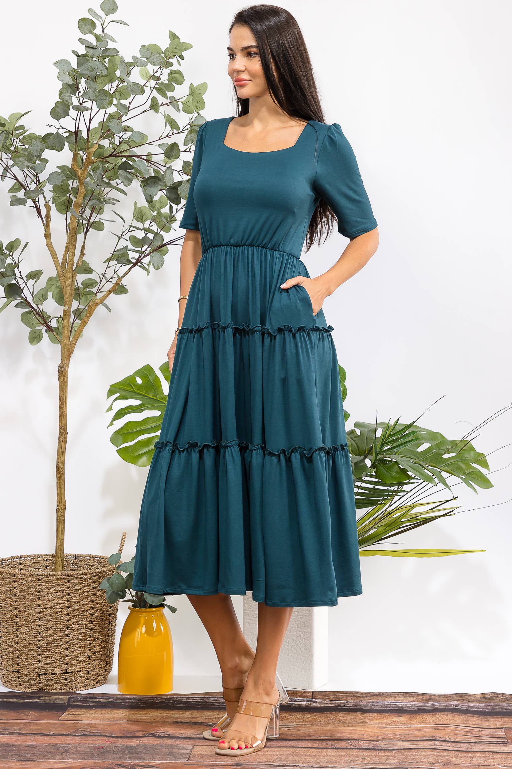H&H Fashion Inc. – Großhandel Kleid – Damen – JR778X-S Plus Size Stufen-Midikleid mit quadratischem Ausschnitt32