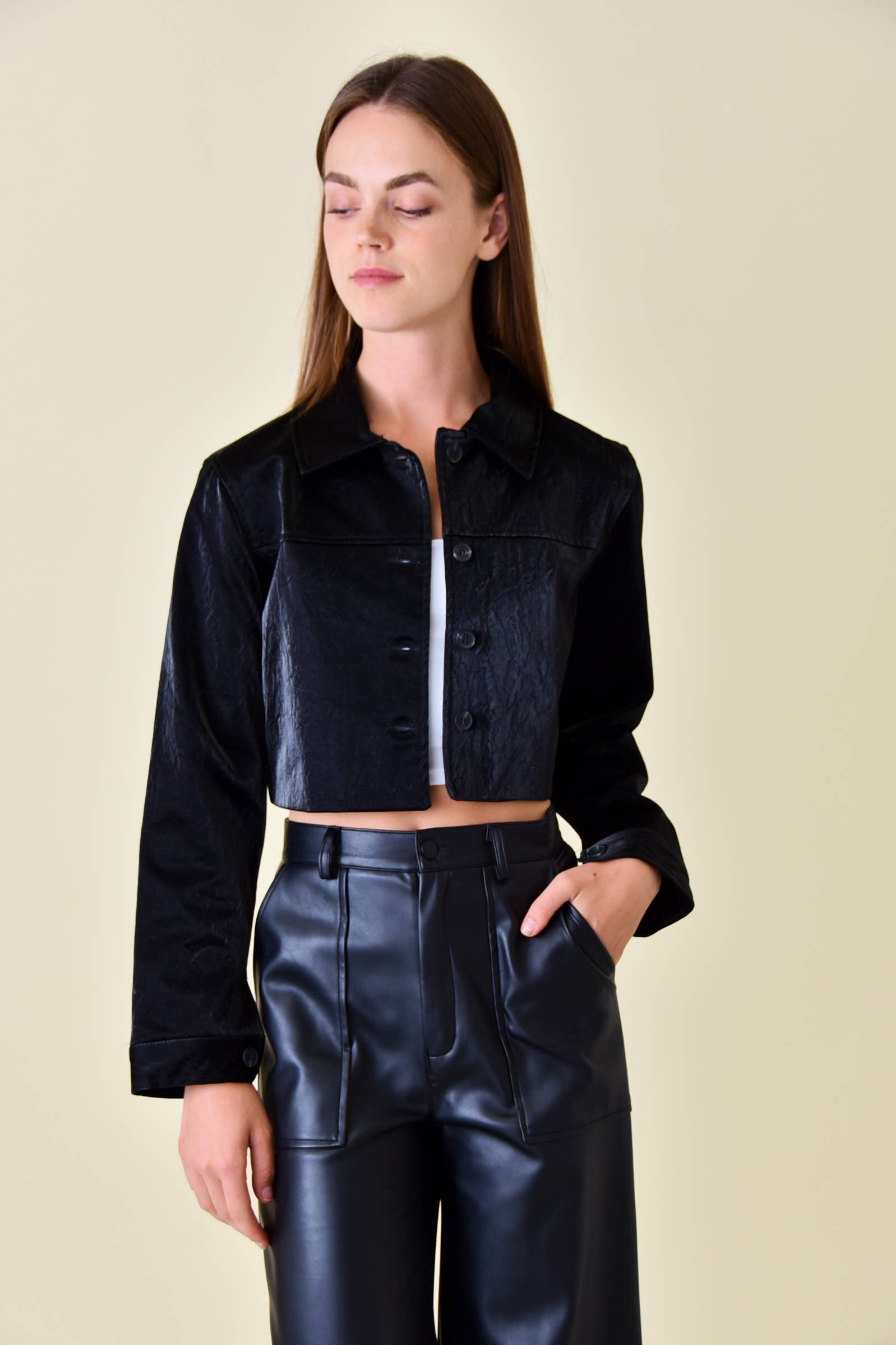 Zwart HALFKORT JACK VAN VEGANISTISCH LEER MET KNOOPSLUITING - OI6010FO voor groothandel op Faire2