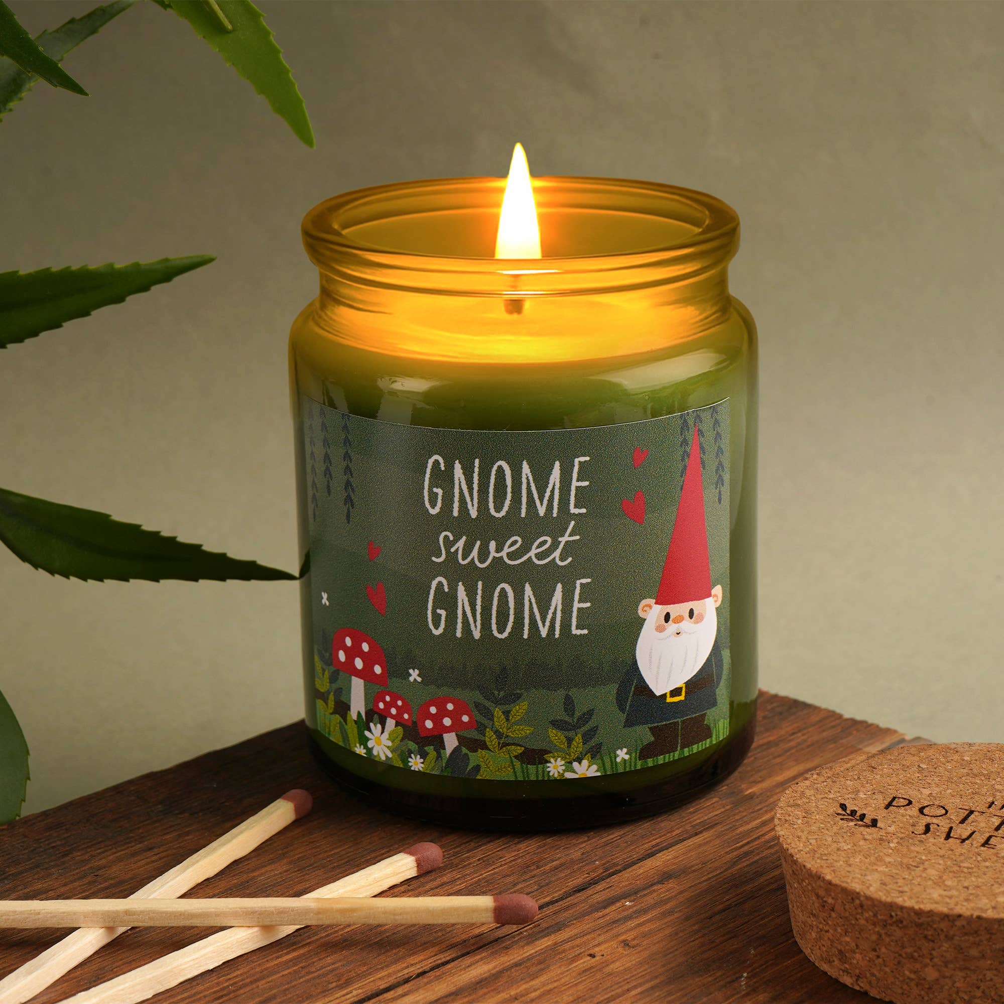 CGB Giftware - Vente Bougie en bocal - Bougie en grand pot vert "Gnome Sweet Gnome" dans une boîte cadeau