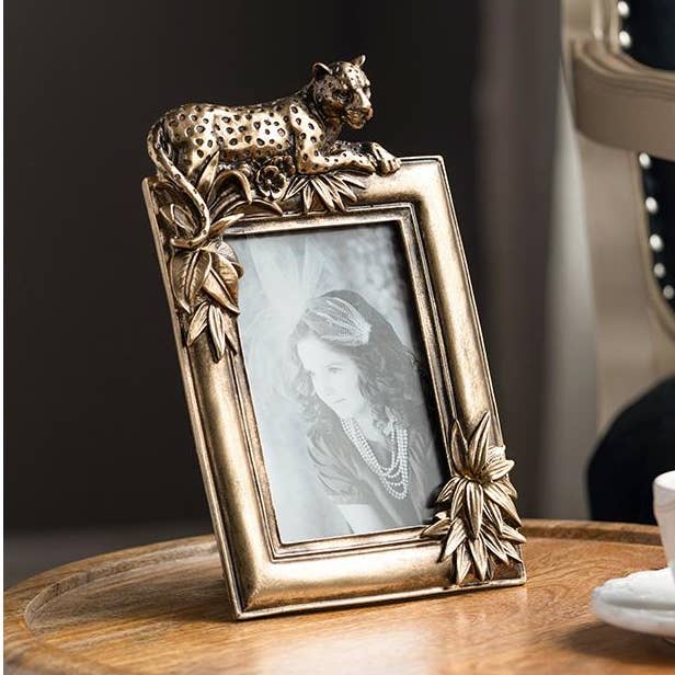 Cornice per foto 6x9,5", apertura 4x6" - Oro per la vendita all'ingrosso da parte di A&B Home Group Inc.