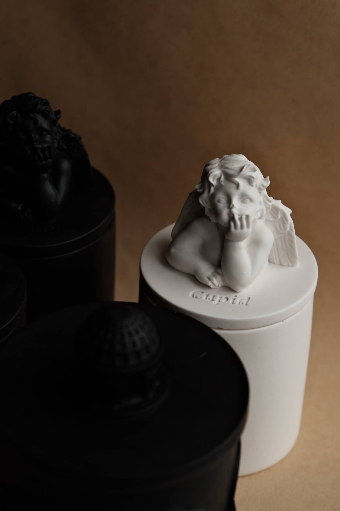 ECLAT DE L'AUBE – wholesale Novelty candle – Scented candle in jar - Cupid sculpture0