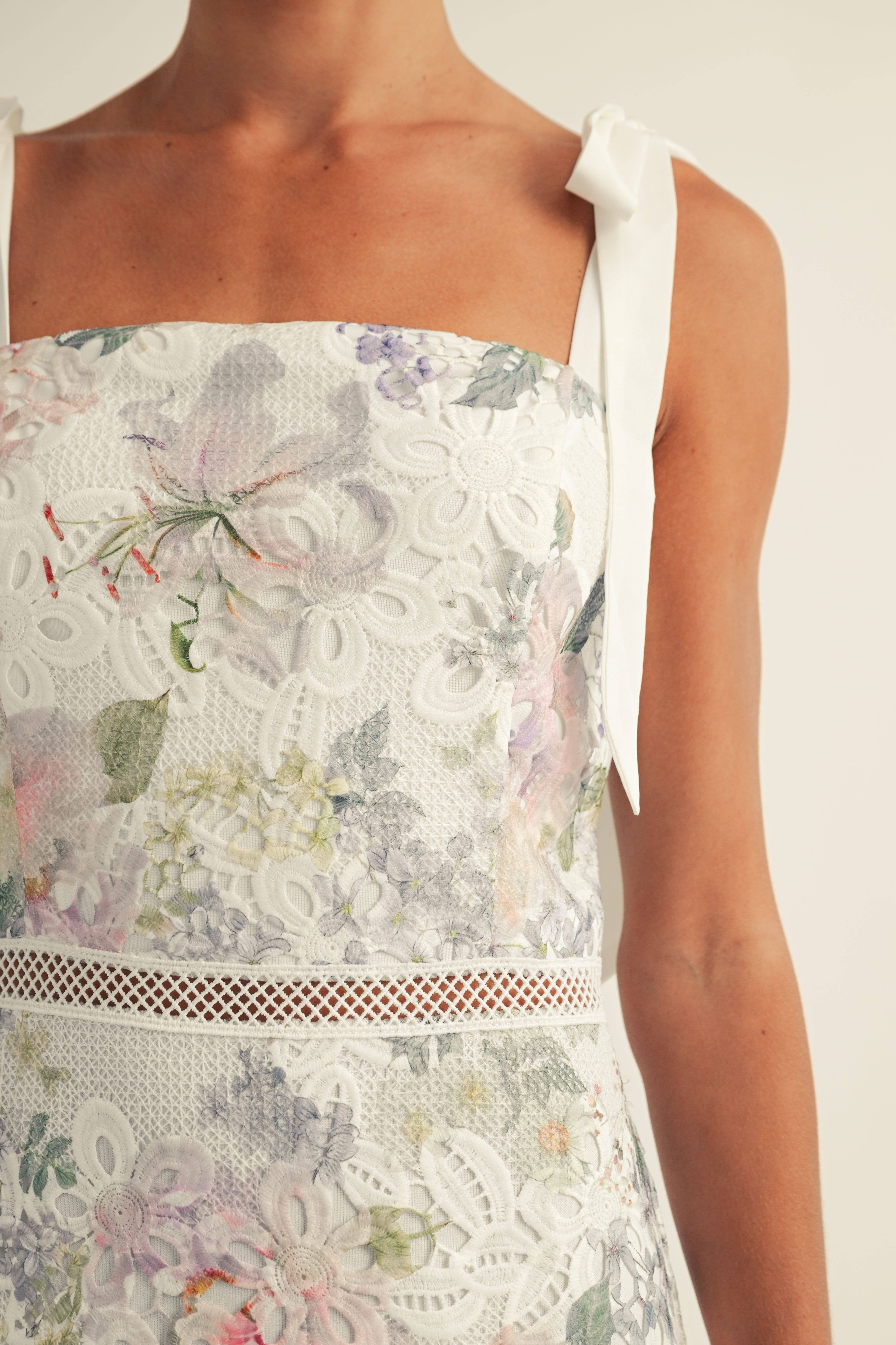 Blanc Multi Robe midi sirène en dentelle sans manches avec nœud Madison en vente sur Faire4