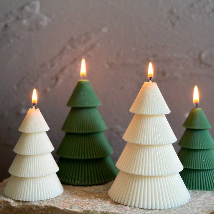 LA AROMA CANDLE CO. - Wholesale Novelty Candle - Ribbed Christmas Tree Candle (1pc)