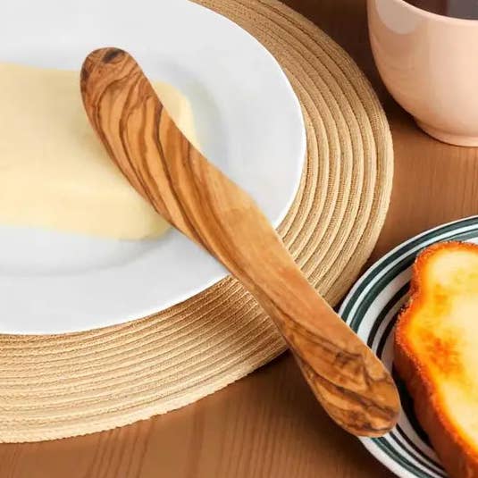 Spatola per burro in legno d'ulivo fatta a mano per la vendita all'ingrosso da parte di Dallas olive oil company