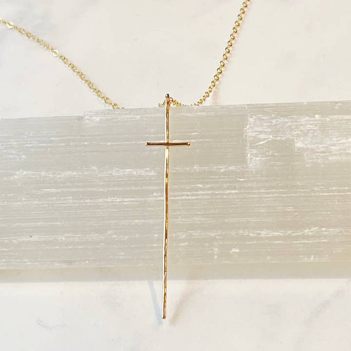 Bonnie Boardman Jewelry - Venta al por mayor Collares con colgantes/abalorios - Moderno collar de cruz con relleno de oro de 14 quilates.