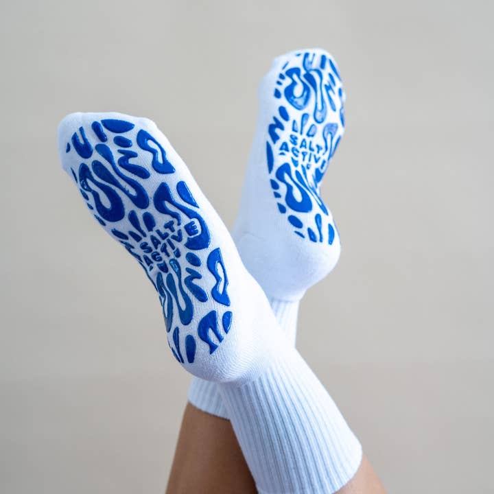 CHAUSSETTES PILATES GRIP pour la vente par Salt and Ripple