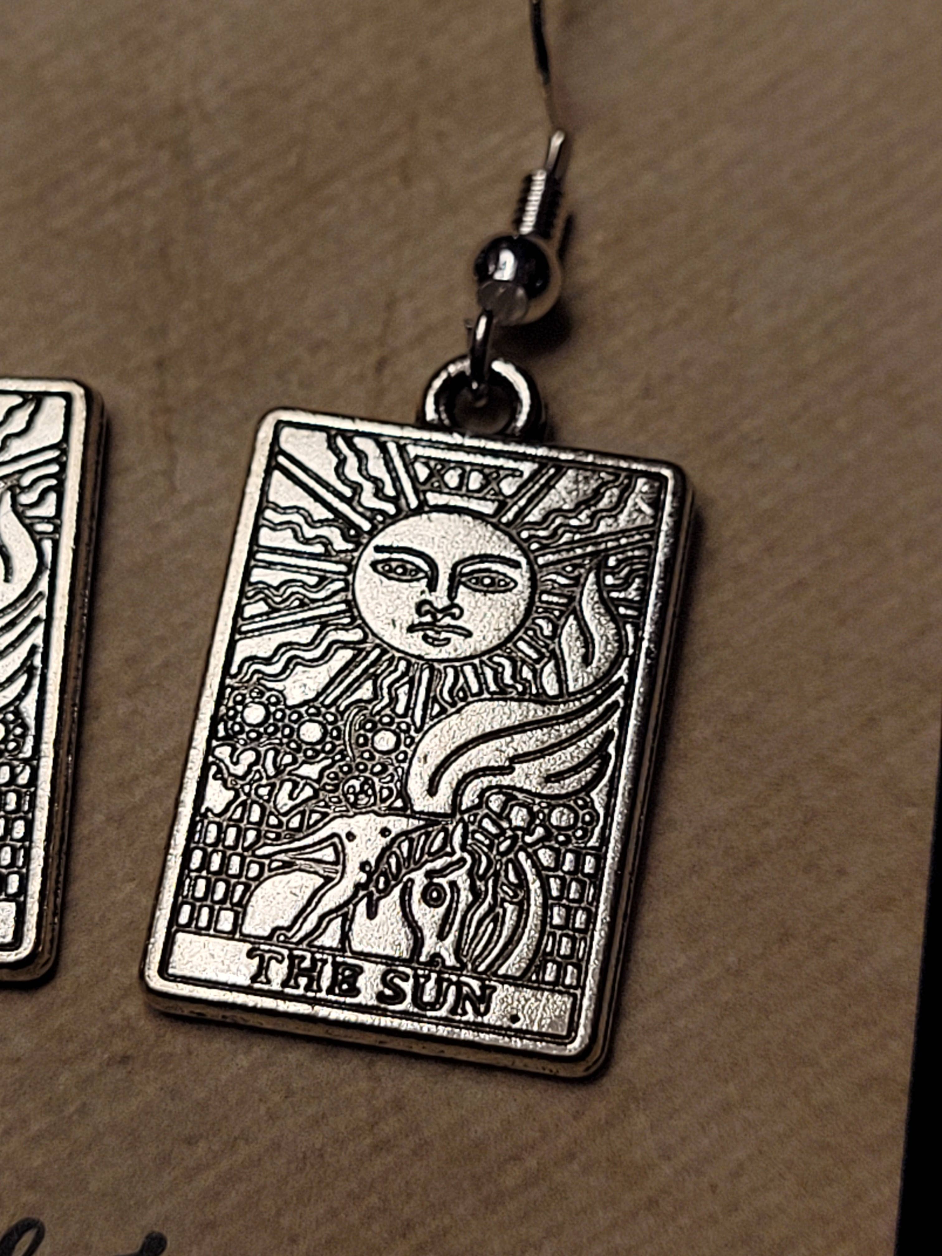Con-Quest Crafts - Wholesale Dangle Earrings - Silver Tarot cards Earrings - Various card designs.4