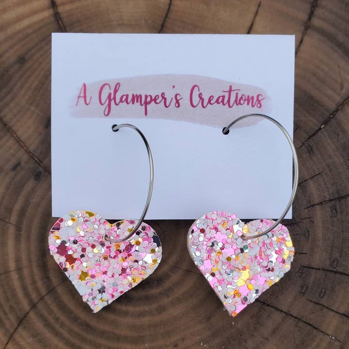 Boucles d'oreilles pendantes en cuir pour la Saint-Valentin pour la vente par A Glamper's Creations LLC