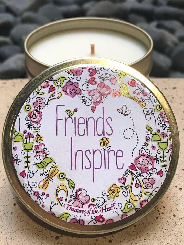 Bougie parfumée aux agrumes FRIENDS INSPIRE en étain doré pour la vente par Treasures of the Heart