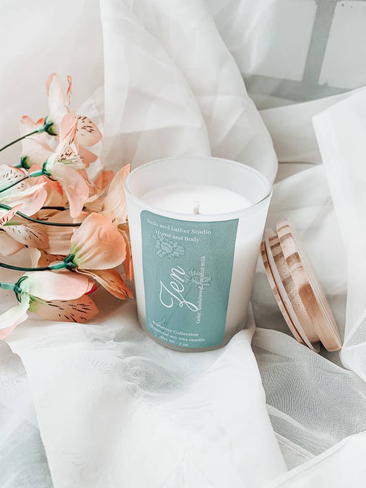 « Zen » - bougie de cire de soja 7 oz pour la vente par Suds and Lather Studio