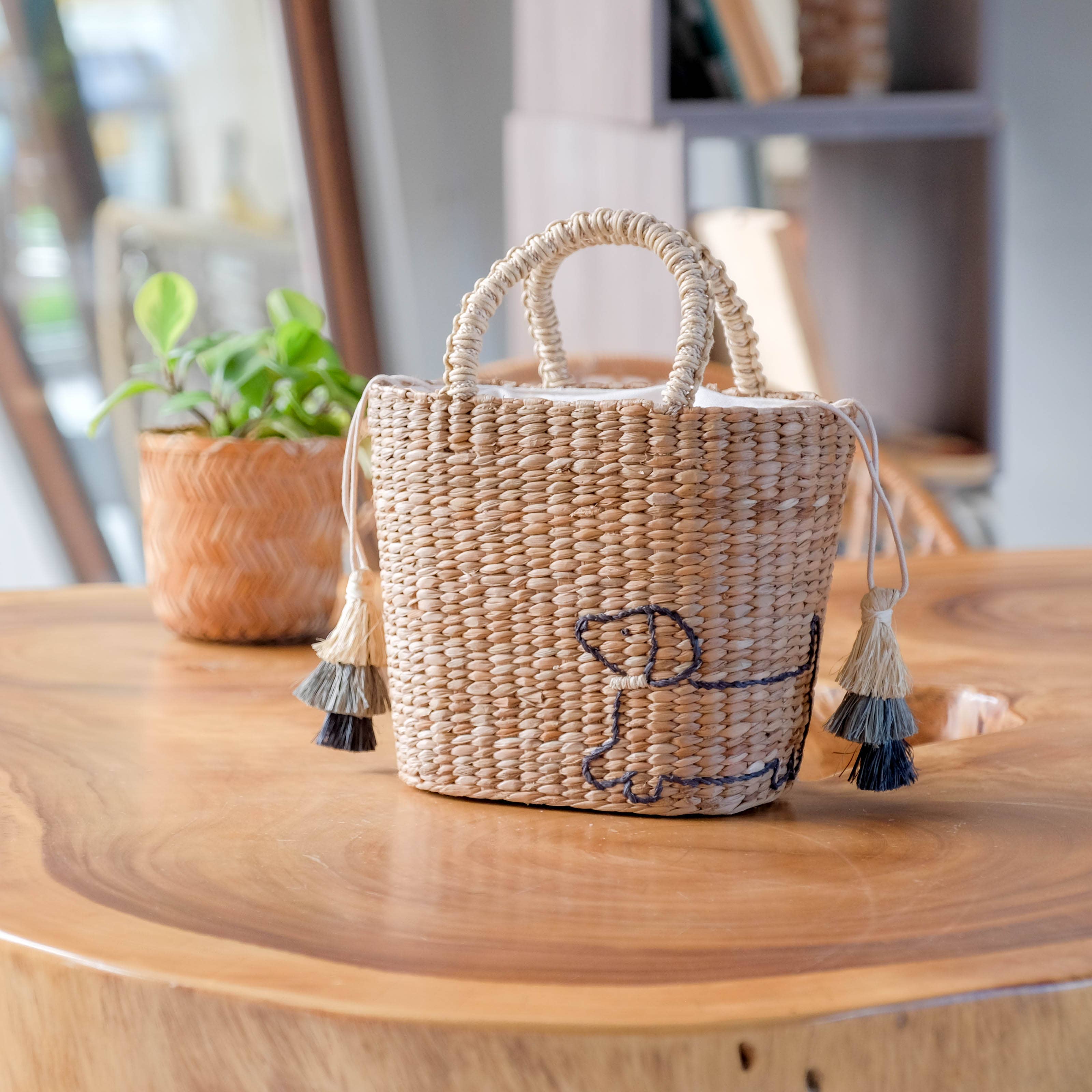 LIKHÂ - Wholesale Tote Bag - Women's - Mini Woven Tote Bag with Embroidered Dachshund - Straw Tote7