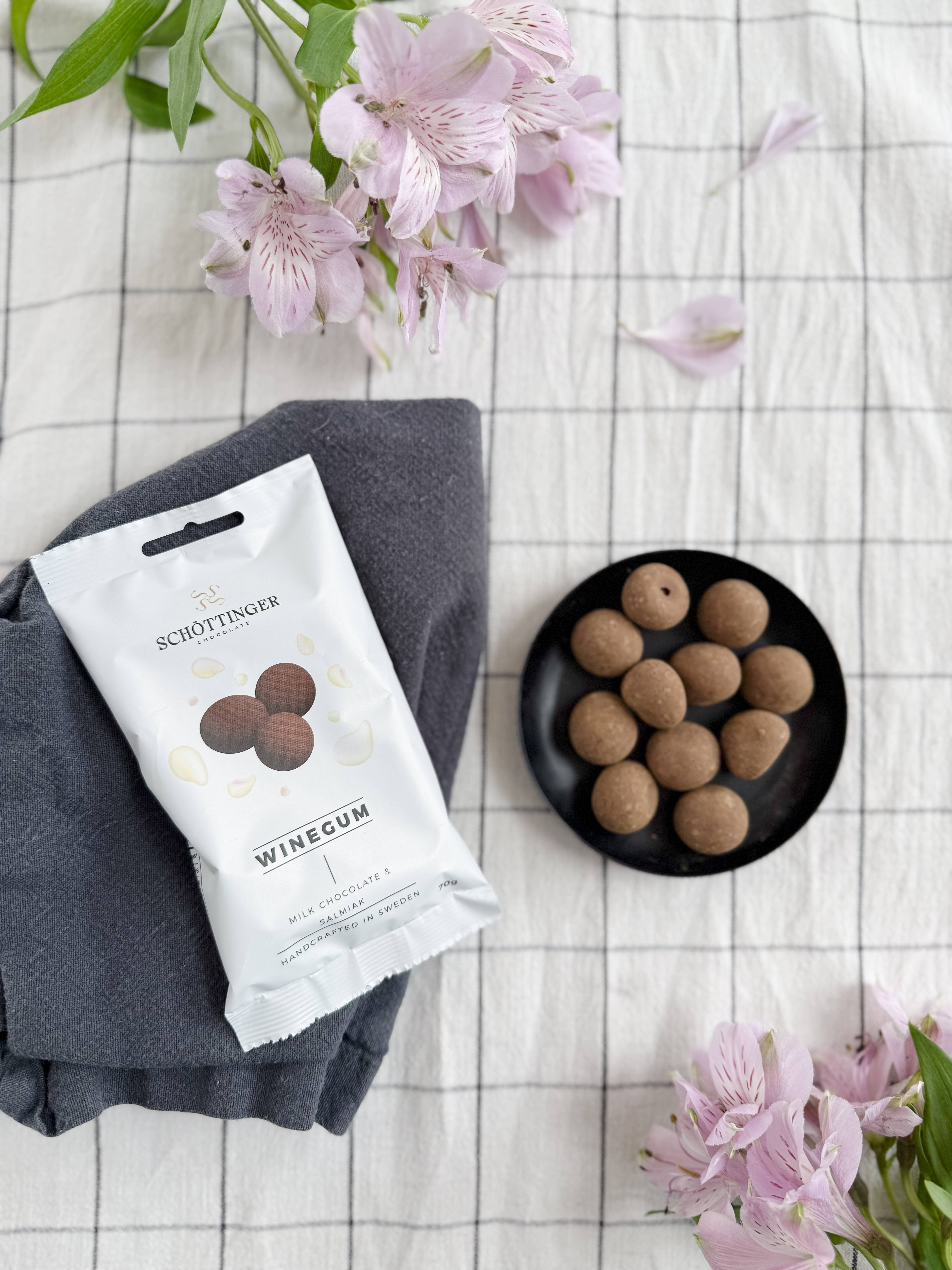 Schöttinger Chocolate - Wholesale Chocolate Covered Sweets - Winegum Milk chocolate & Salmiak 70 g2