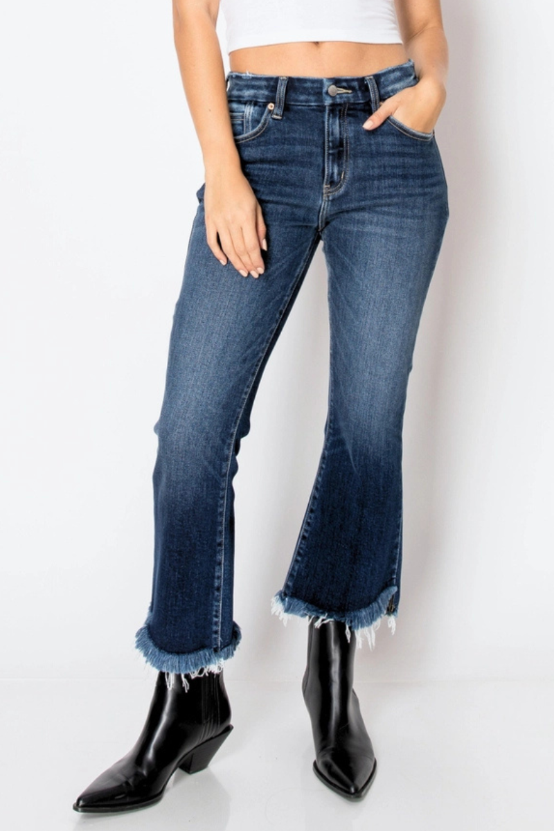 ARTEMIS VINTAGE – Großhandel Jeans – Damen – ECO-FREUNDLICHE JEANS MIT MESH-KORSETT, HOHEM BUND UND KURZEN, AUSGESTELLTEN BEINEN1