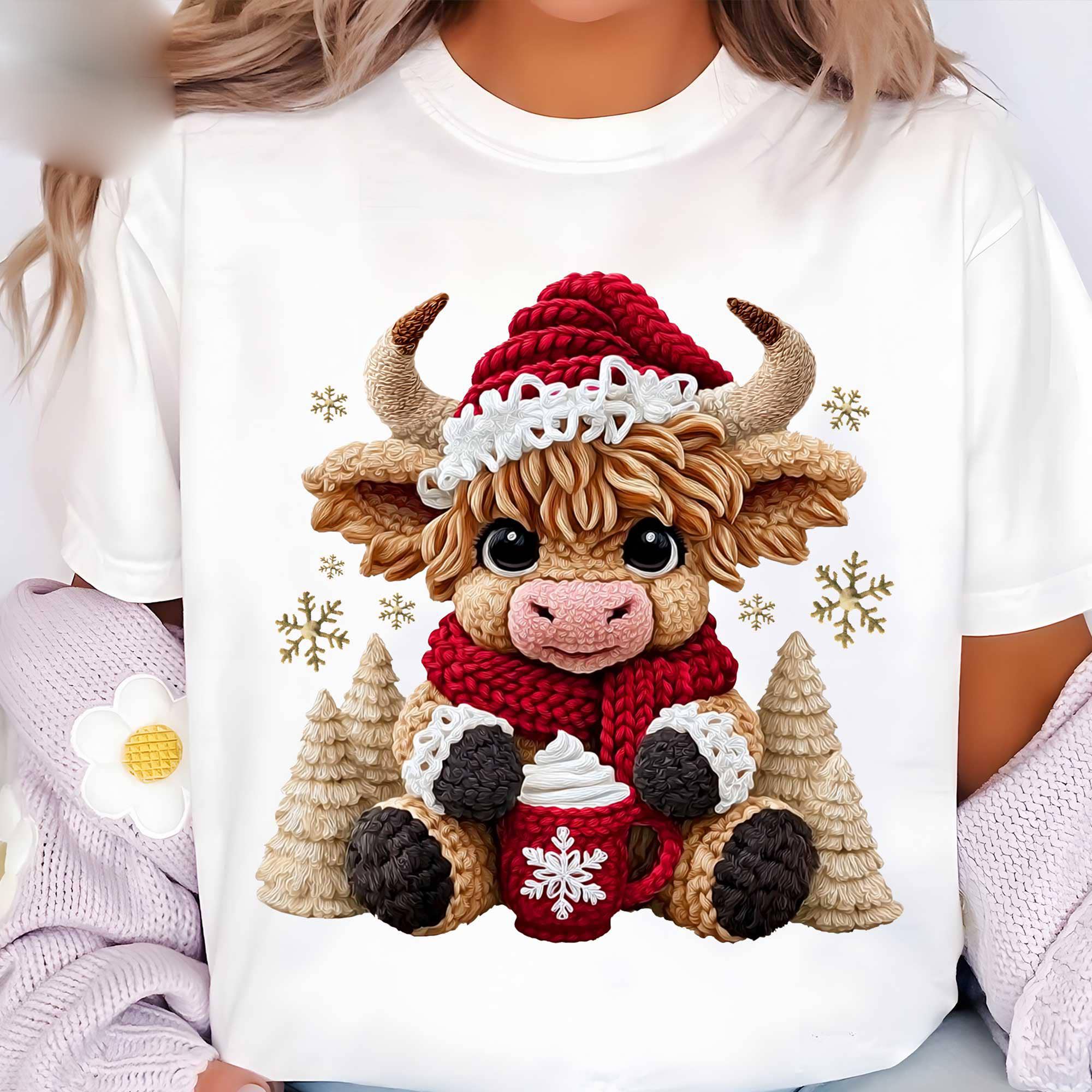 NVC Ecommerce LLC - Wholesale T-shirt met print - Dames - Faux gehaakte garen Highland Cow kerstshirt, herfstkoe0