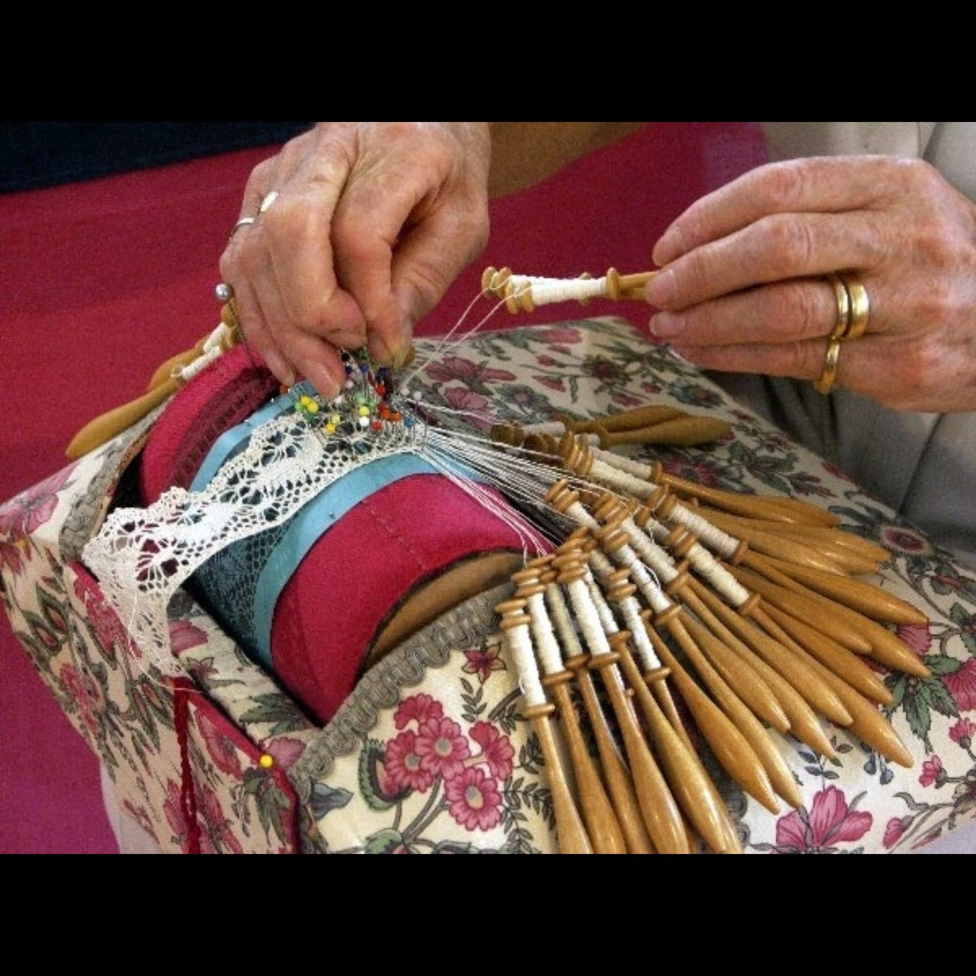 Eastern Sunrise Lace And Linens Inc. – wholesale Table runner – Butterfly Cluny Lace Runner Handmade Bobbin Lace Cotton Ecru1