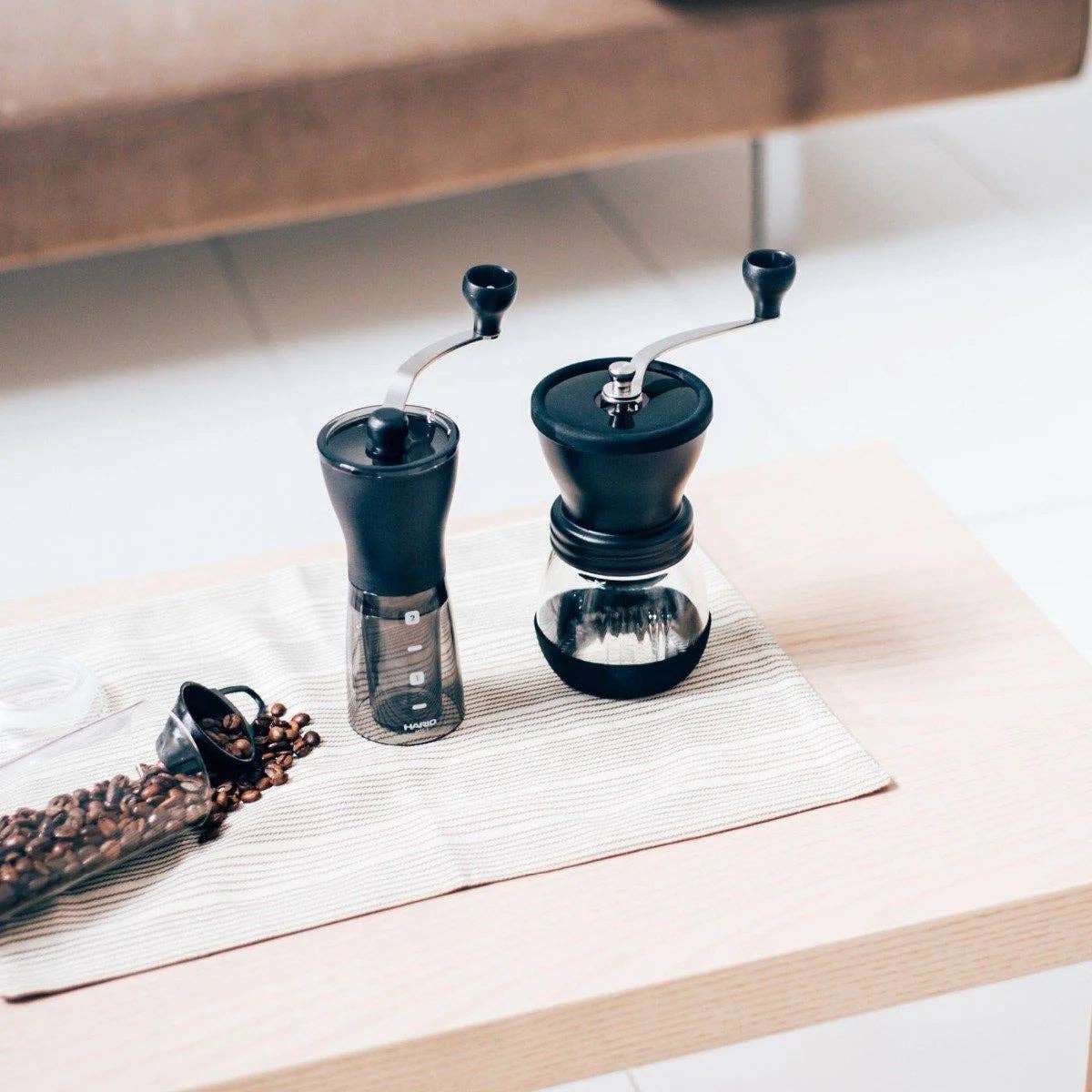 Meebz Coffee Roasters – wholesale Coffee grinder – Hario Mini Coffee Hand Grinder, Mill Plus - Transparent Black