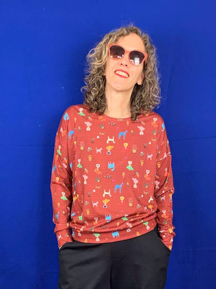 Camiseta Emily La Compiano com estampa e tecido elástico por atacado de La Compiano