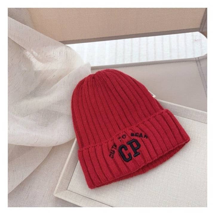 Kinder Strickmütze mit gesticktem Alphabet für den Großhandel von FurDecoration