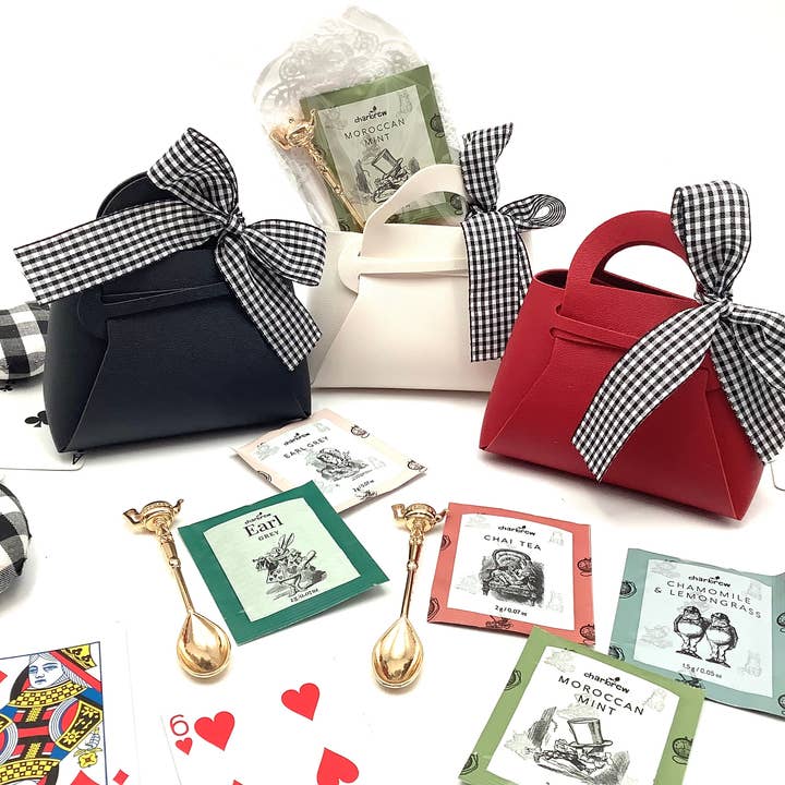 All Little Cute Things - Vente Cadeaux pour invités - Sac à thé Alice au pays des merveilles avec cuillère à thé1