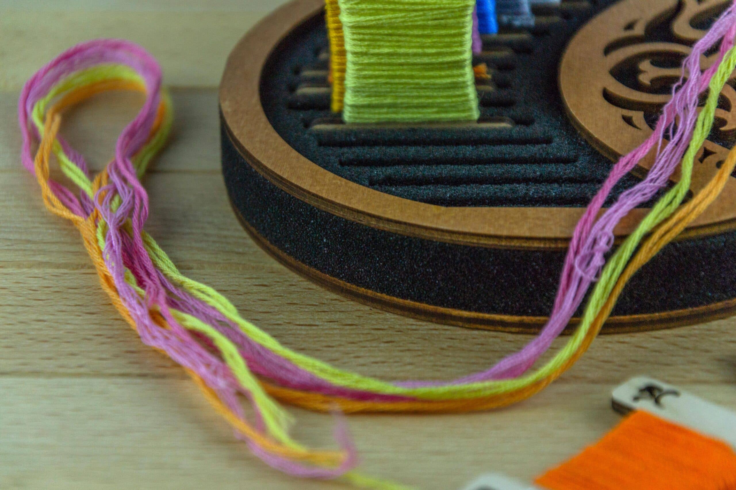 Embroidery craft - Wholesale Craft Supplies - PB-018-img-3 Foam stand for wooden, acrylic and other bobbins (spools) thickness 3mm2