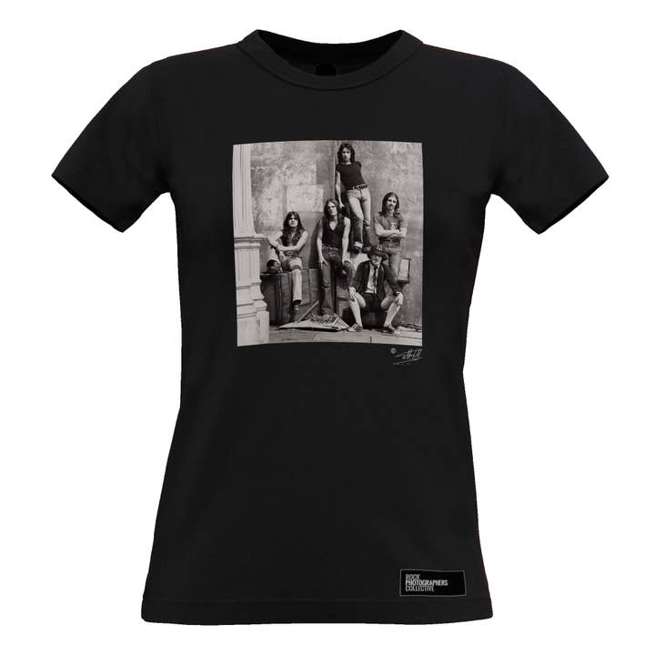 AC/DC (1) - t-shirt voor dames. B&W. voor wholesale door Rock Photographers Collective