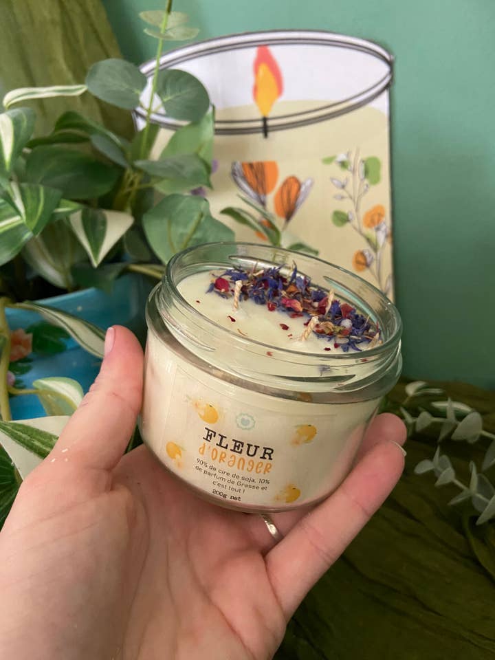 Orange Blossom Candle in Soy Wax & Flower Petals for wholesale by Lilium Blanc