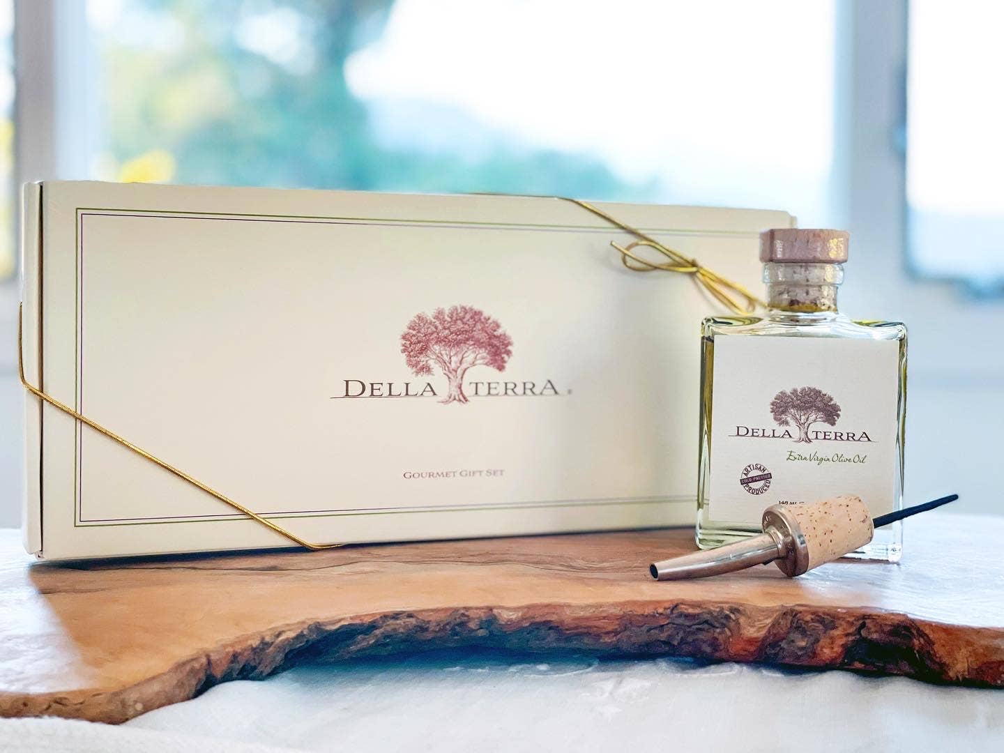 Della Terra Oils - Wholesale Olive Oil - Organic Extra Virgin Olive Oil & Aged Balsamic Vinegar Set1