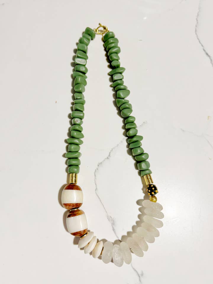 Midi Corta Resina Cuentas Hueso Africano y Vidrio Reciclado Verde para venta al por mayor de GentrybyJenna