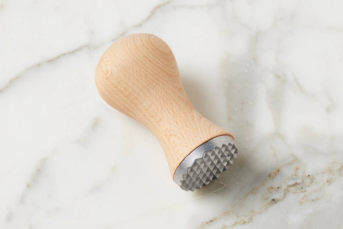 etúHOME - Wholesale Serving utensil - Mediterranean Nut & Seed Crusher, Beechwood