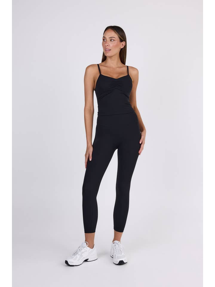 Preto Conforto Essencial | Frankie Tank Preto para venda a revendedores na Faire2