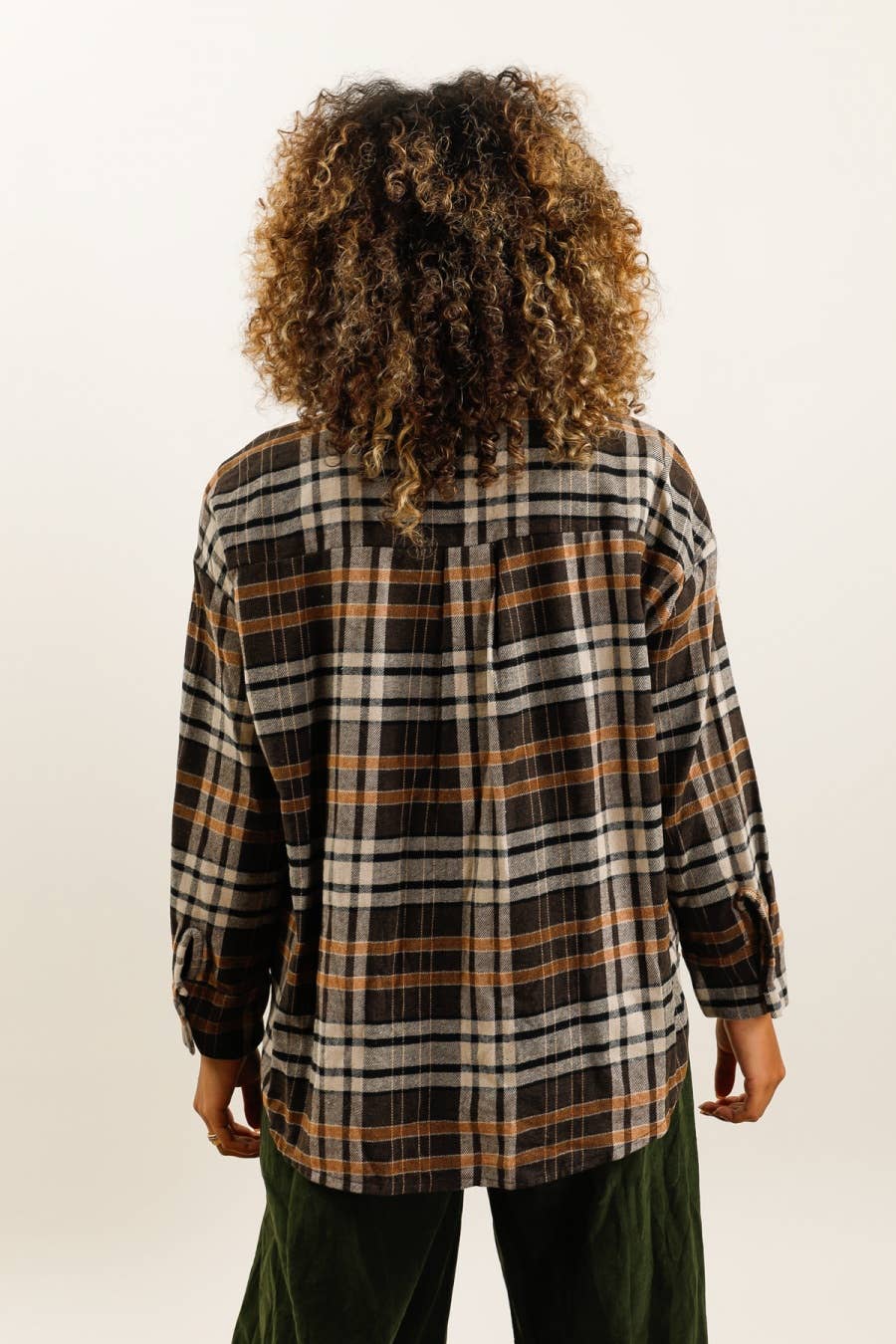 la maison des fibres naturelles – wholesale Buttoned-down shirt – Women's – Plaid shirt with rhinestones 20428 100% cotton4