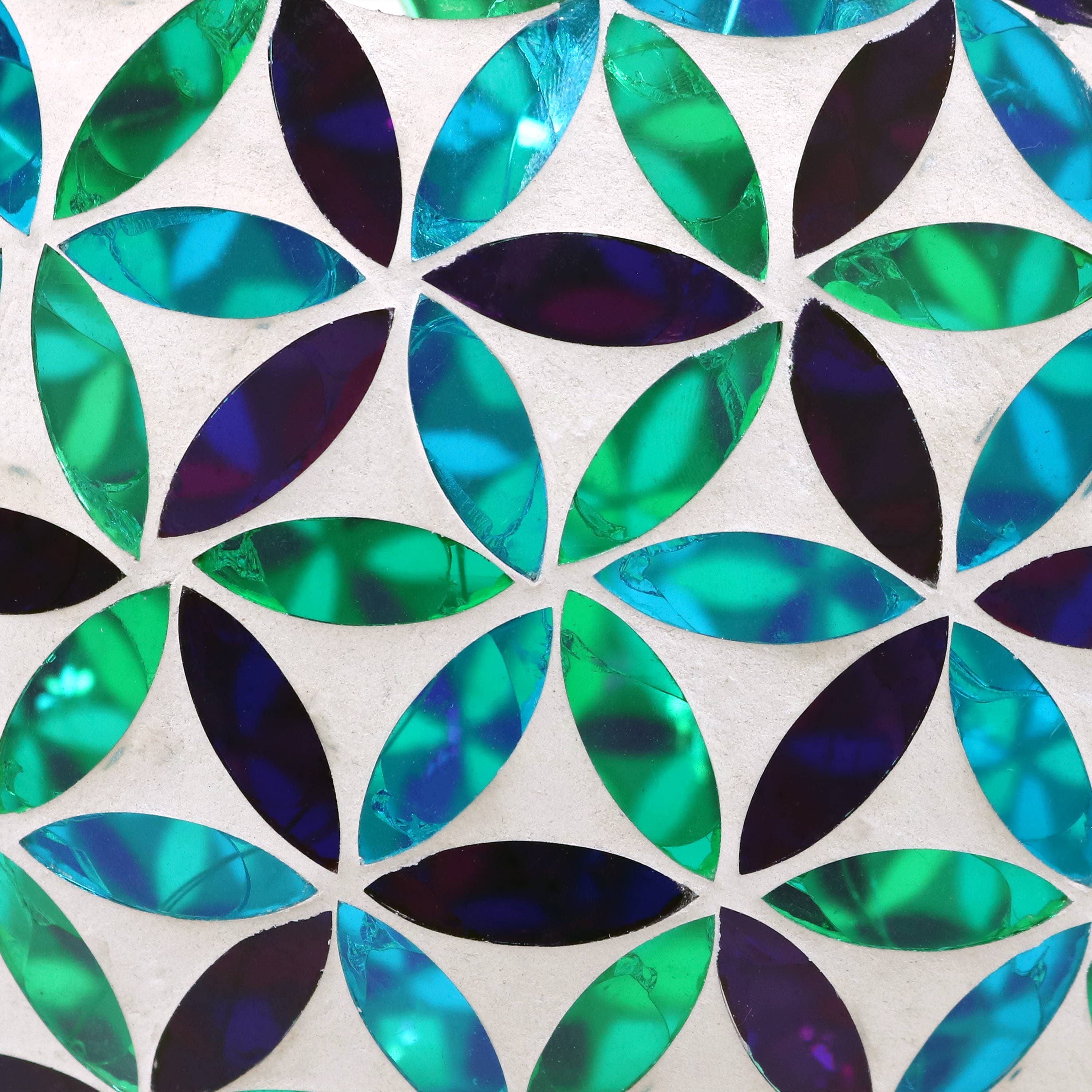 Sunnydaze Decor - Wholesale Outdoor Ornament/Decor - Cool Blooms Glass Gazing Ball with Solar Light - 10 in8