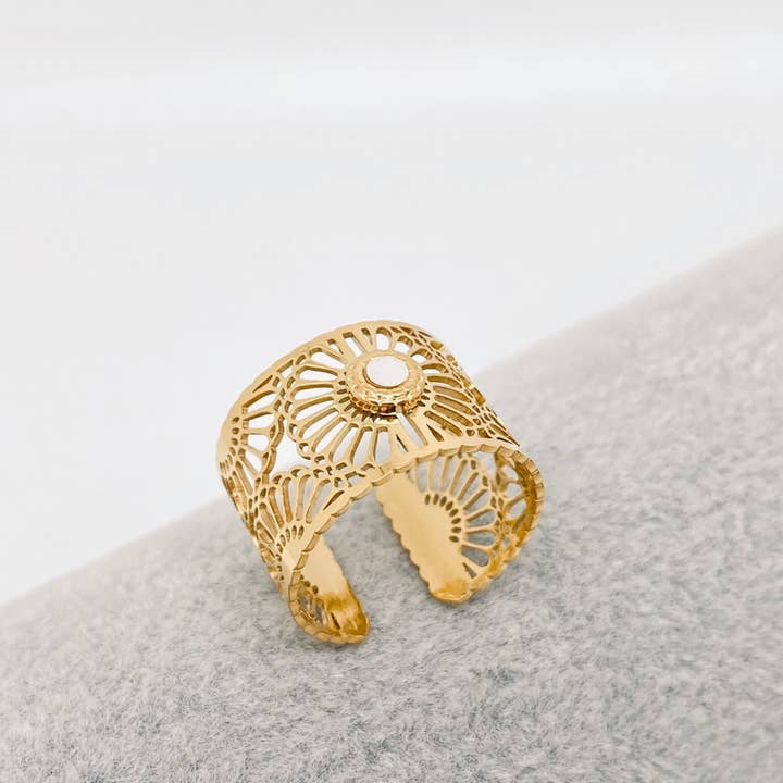 Mio Queena - Wholesale Cocktail/Statement Ring - Shell Hollow Flower Design 14K Gold Plated Ring - FGS