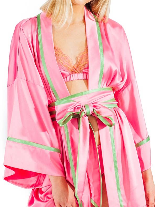 Dalhia kimono i pink satin med grønne detaljer for engroshandel hos The Gold Key