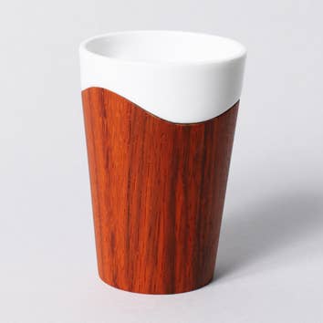 Tasse « Lisière » Porcelaine De Limoges Et Padouk - Unique pour la vente par Moiety Paris