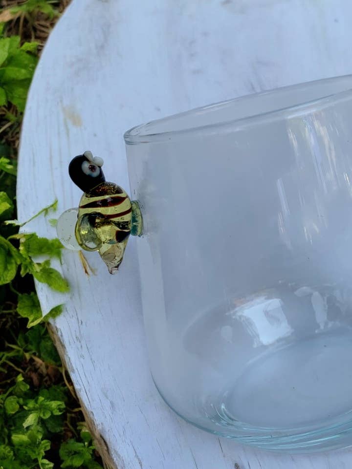 Glas met een bij buiten, wijnglas, waterglas, feestglas voor wholesale door Glamuran Berlin