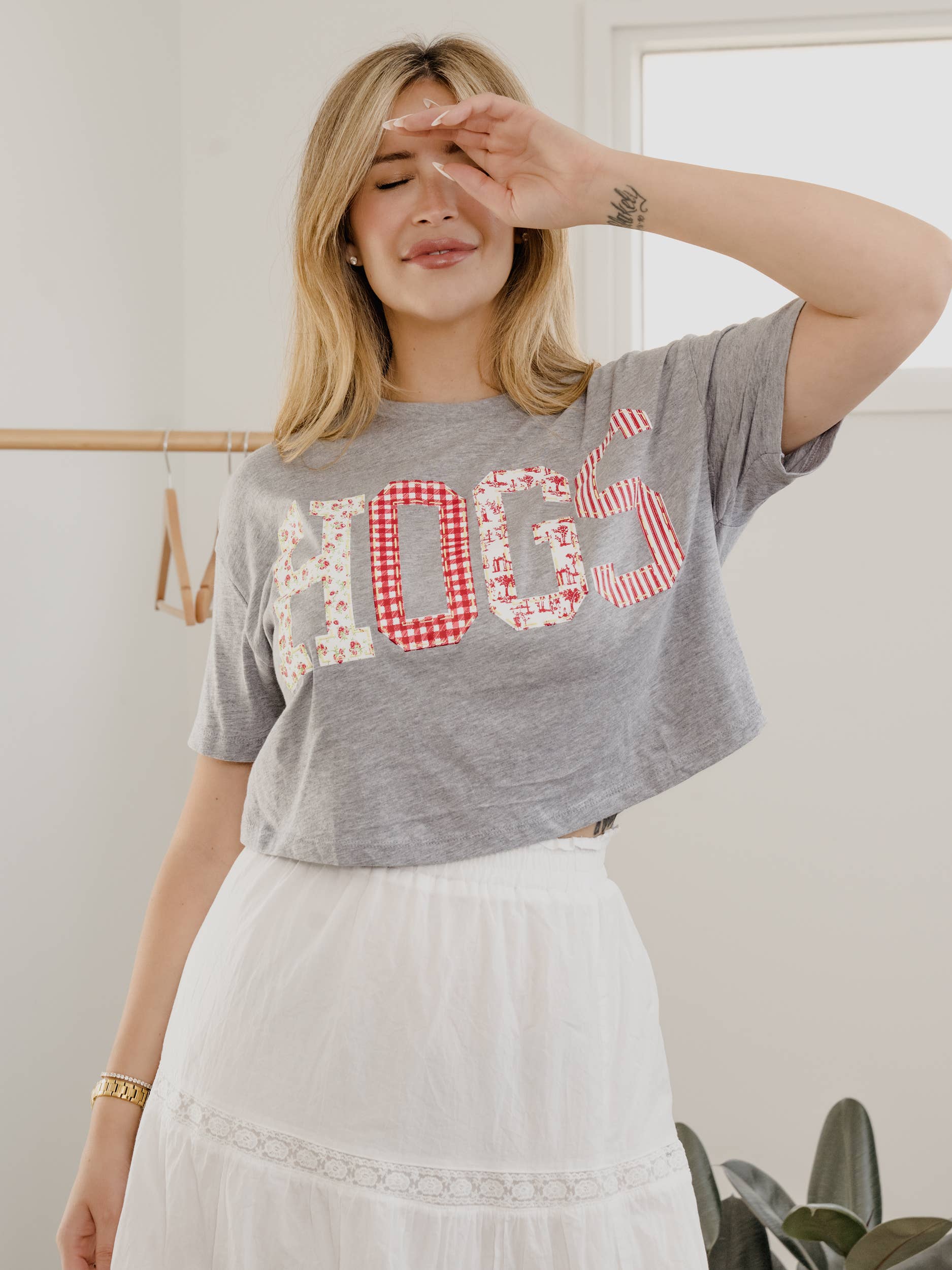 LivyLu - Wholesale Screen Printed T-Shirt - Women's - Arkansas Razorbacks Hogs Quilted Puff Ink Gray Cropped Tee3