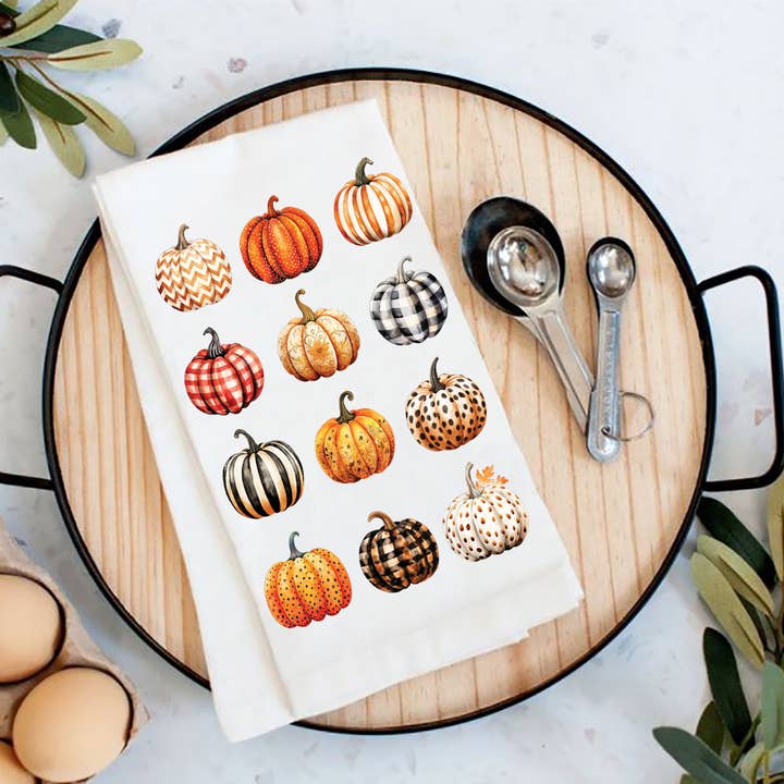Theedoek met herfstige pompoenvariatie voor wholesale door Avery Lane Gifts