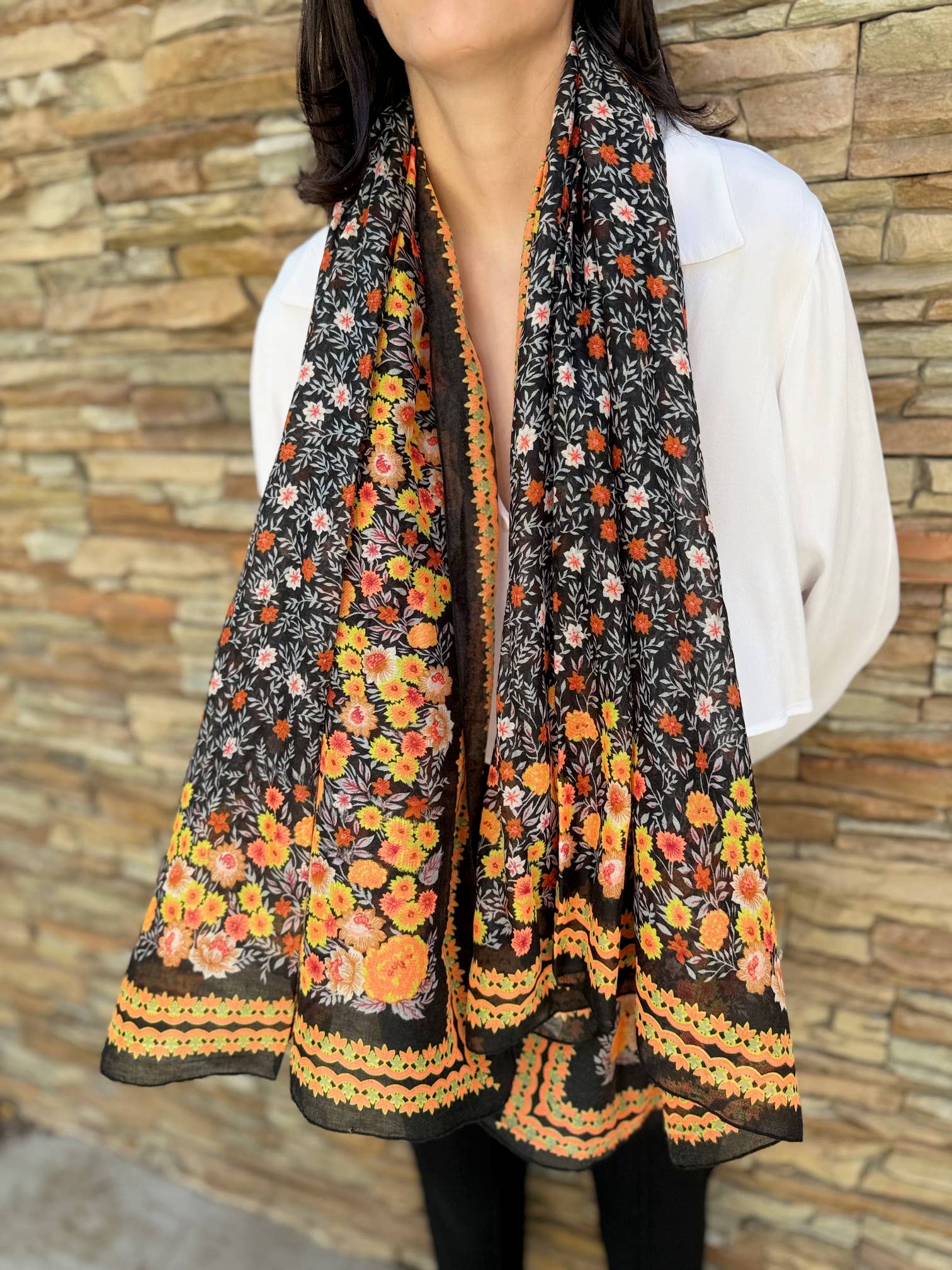 Maison Unik Accessoires - Vendita all'ingrosso Sciarpa - Donna - Foulard quadrato donna Motivo liberty 100% poliestere effetto lana0