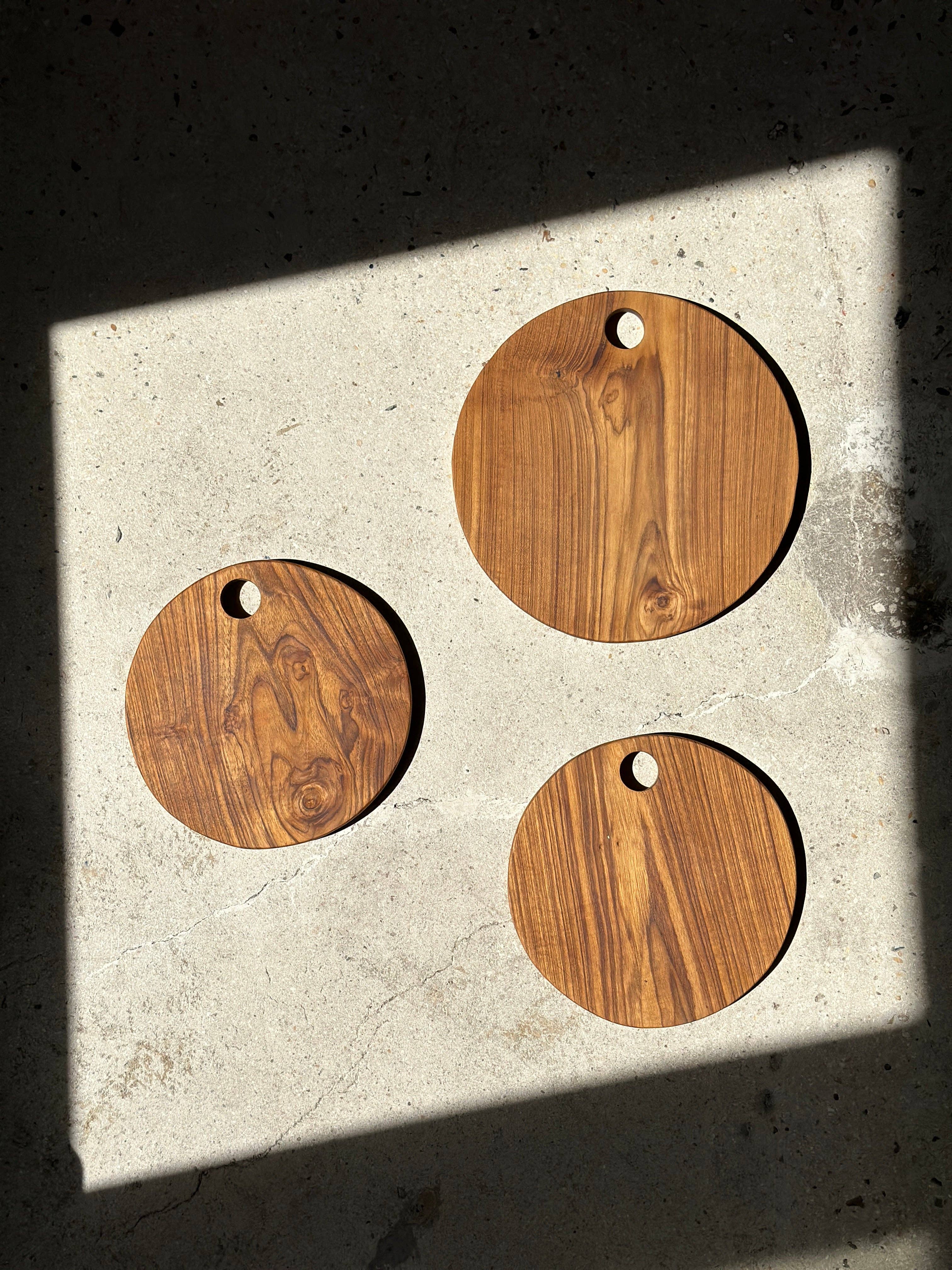 Office Objets – wholesale Skärbräda – Rund skärbräda i urholkad teak D:3014