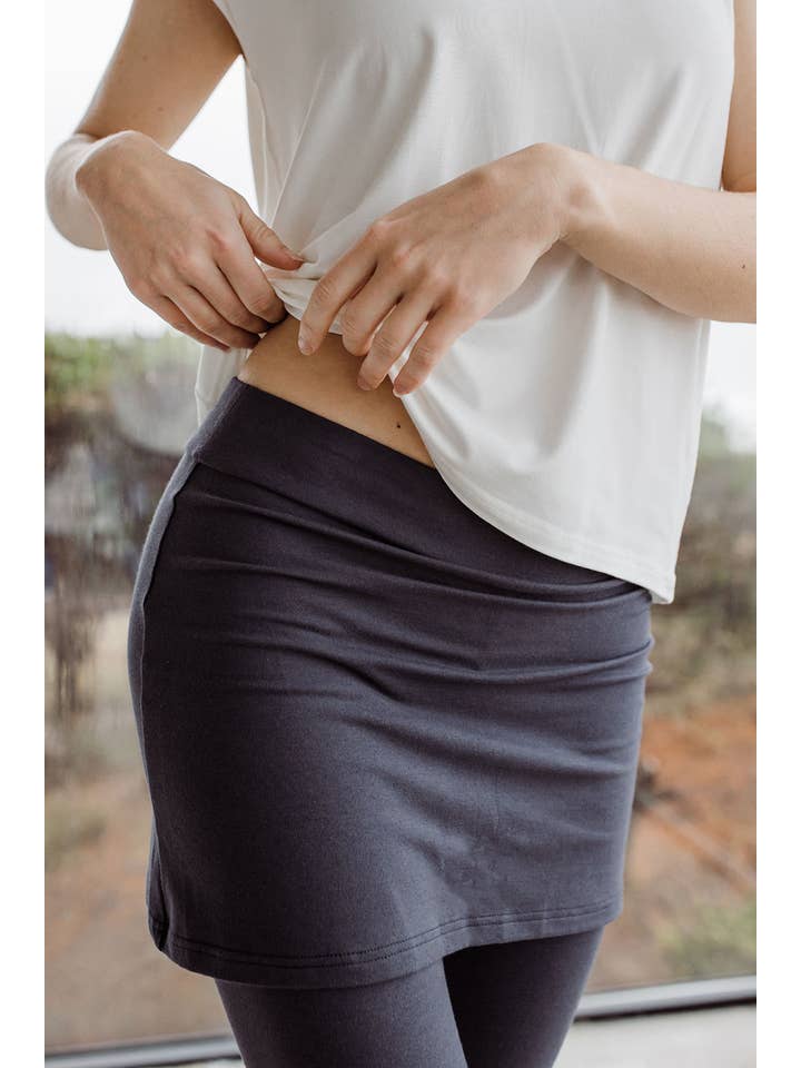 YALA – wholesale Fashion leggings – Women's – TAYLOR ULTRA-STRETCH BAMBOO & ORGANIC COTTON SKIRT LEGGING1