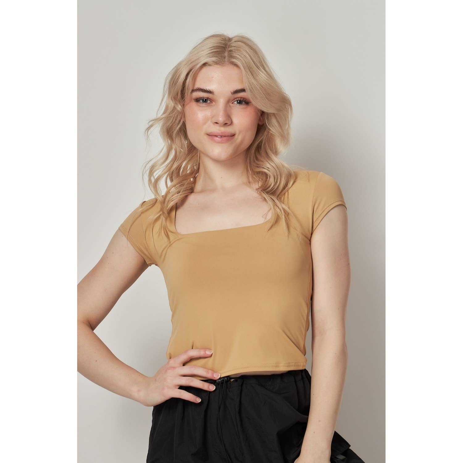 Apolline - Vente Haut en maille – femme - Haut à manches courtes et encolure dégagée à double épaisseur Contour9