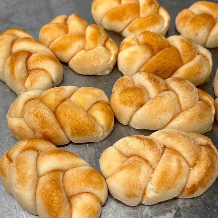 Eartherella Soap & Candle Co., LLC - Wholesale Wax Melt - Loaf of FRESH BAKED BREAD | FAKE FOOD | Braided Bread | 5 oz3