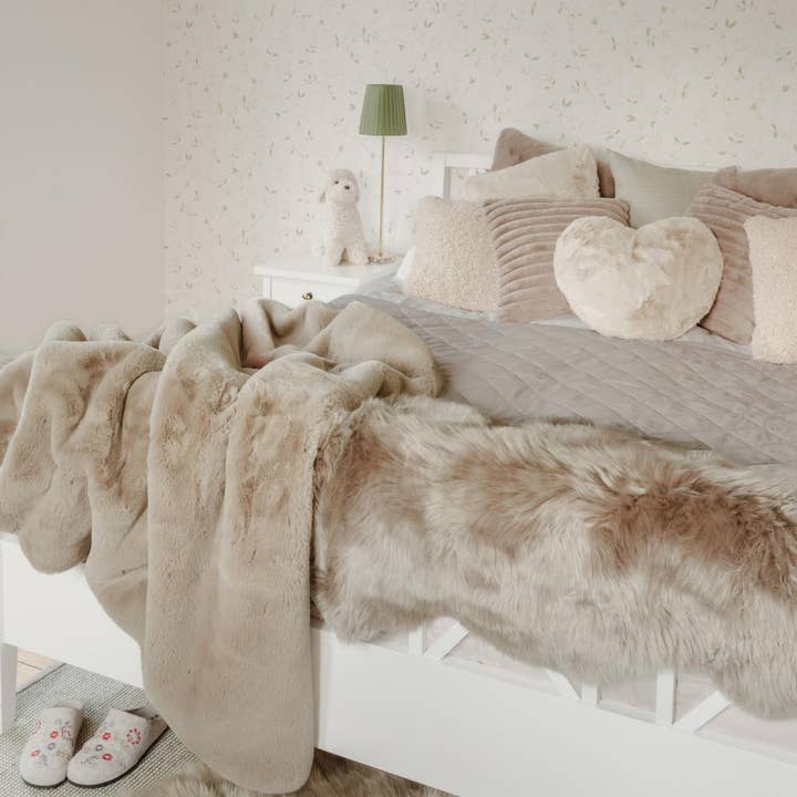 Skinnwille Home - Wholesale Throw Blanket - Classic Sheepskin_Beige1