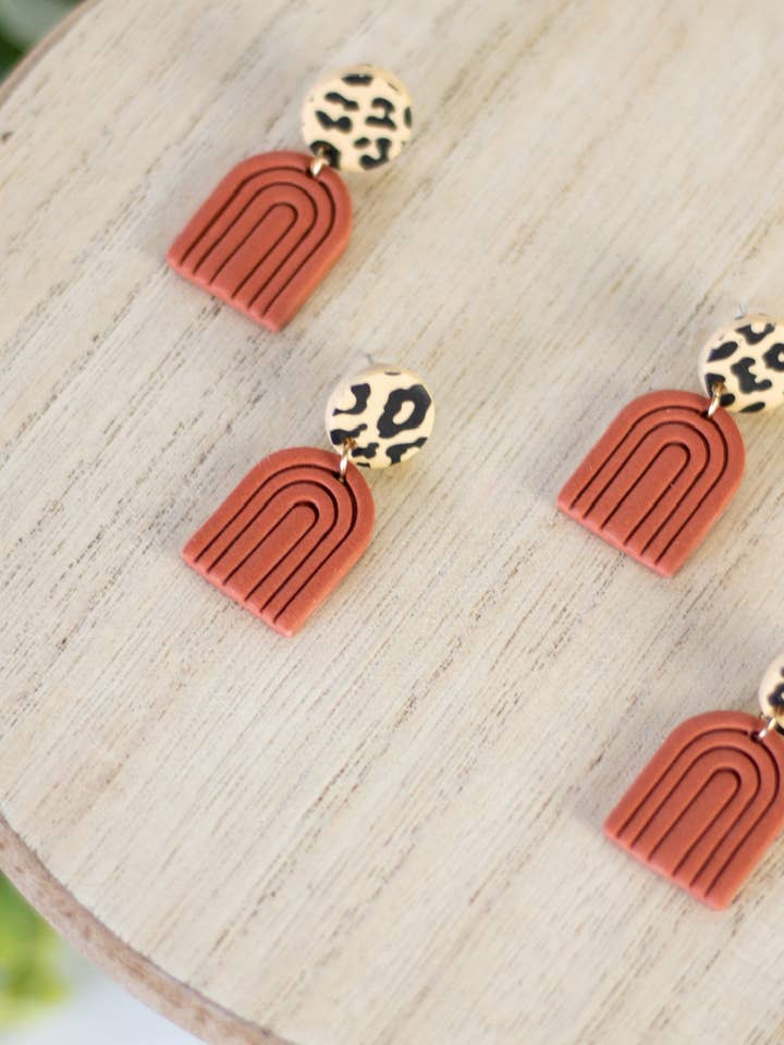 Regenbogen met kaneel luipaard voor wholesale door EJ Clay Co