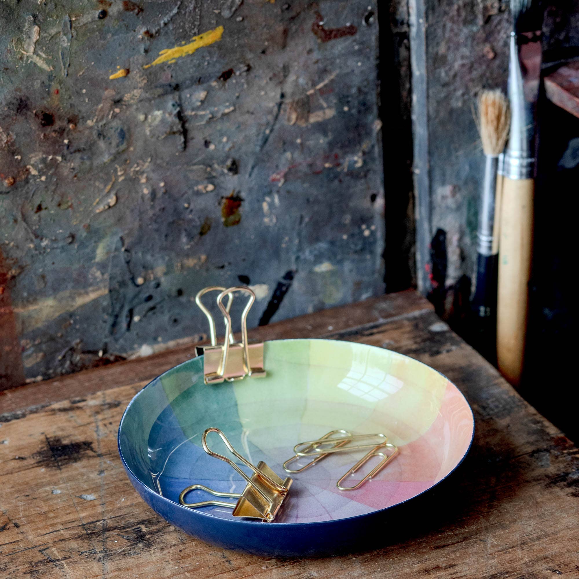 Roomytown Inc - Wholesale Decorative Tray - Round Enamel Tray - Vintage Colour Wheel1